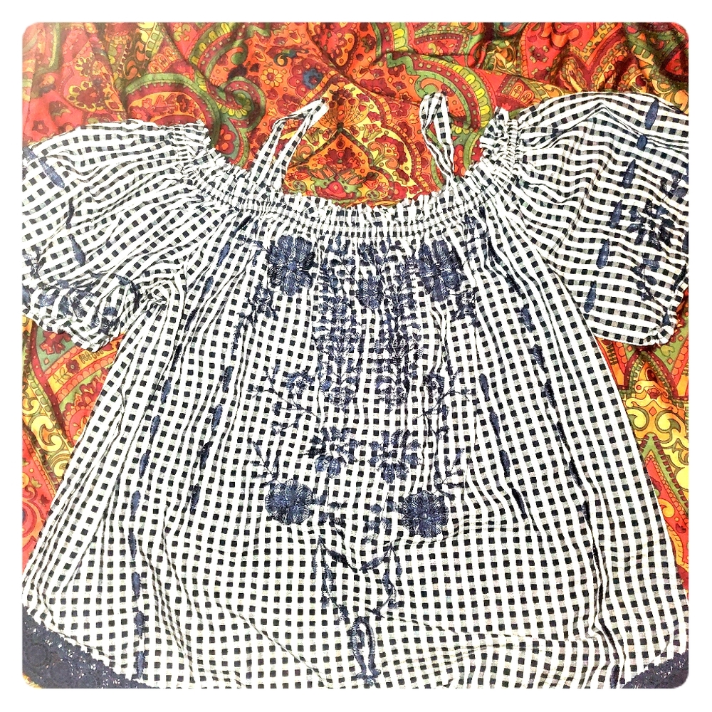 Knox Rose cold shoulder top